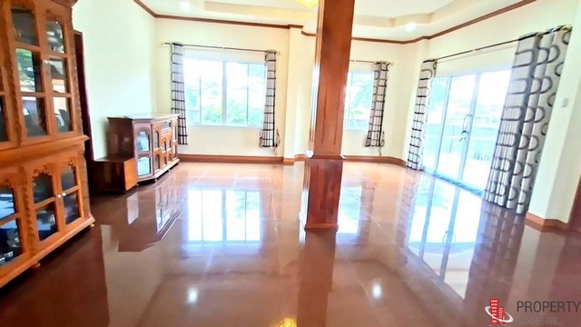 ขายบ้านสวย ถ.อุทุมพร-ศรีสะเกษ สภาพพร้อมอยู่ ติดถนน 4 เลน